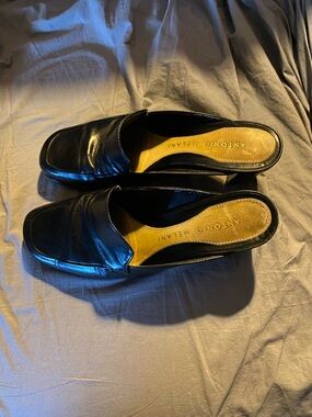 ANTONIO MELANI Black Leather Square-Toe Slip-On Mules